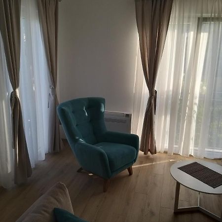 Petivat Gardens Apartment Bagian luar foto
