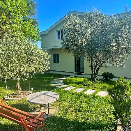 Petivat Gardens Apartment Bagian luar foto