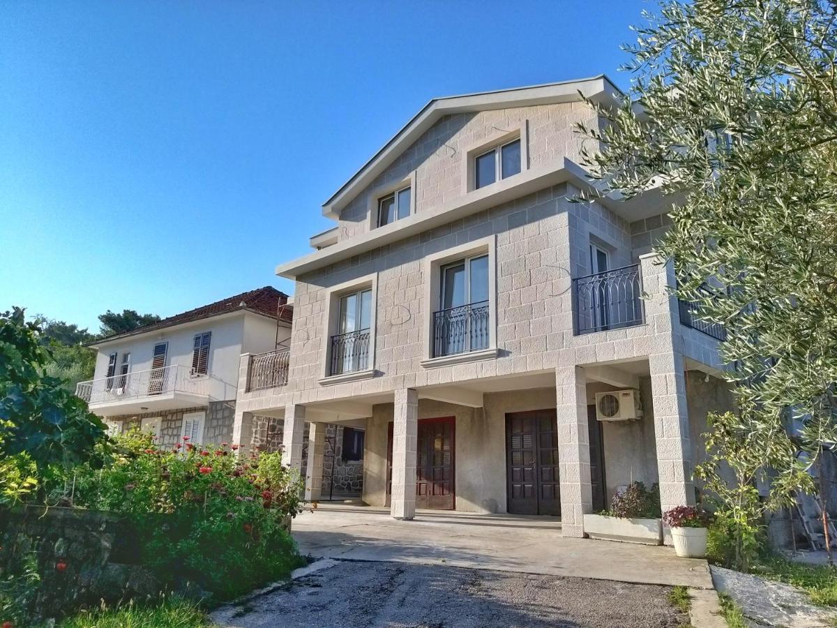 Petivat Gardens Apartment Bagian luar foto