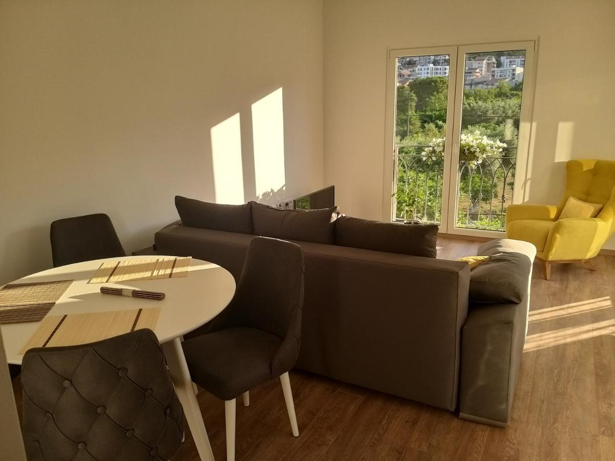 Petivat Gardens Apartment Bagian luar foto