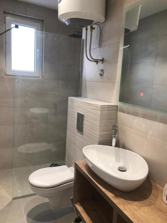 Petivat Gardens Apartment Bagian luar foto