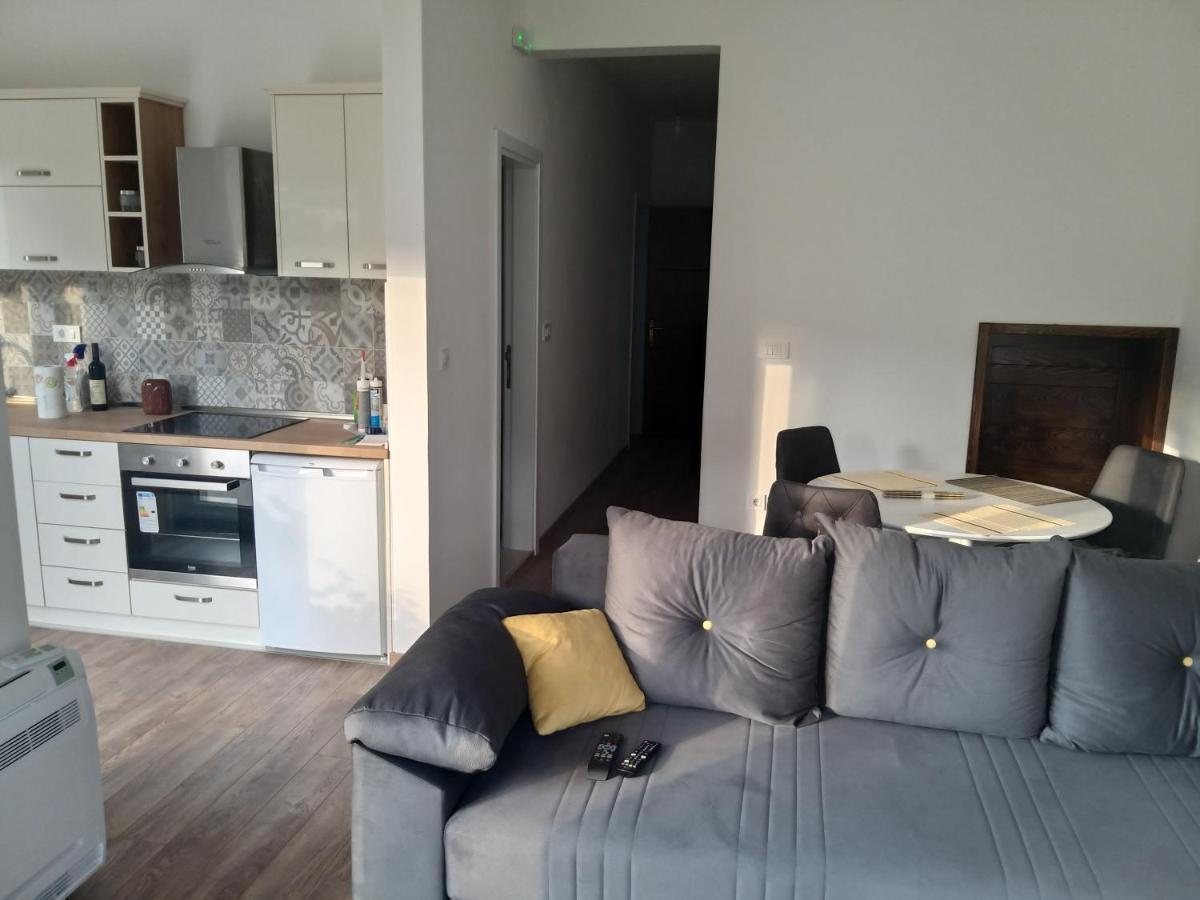 Petivat Gardens Apartment Bagian luar foto