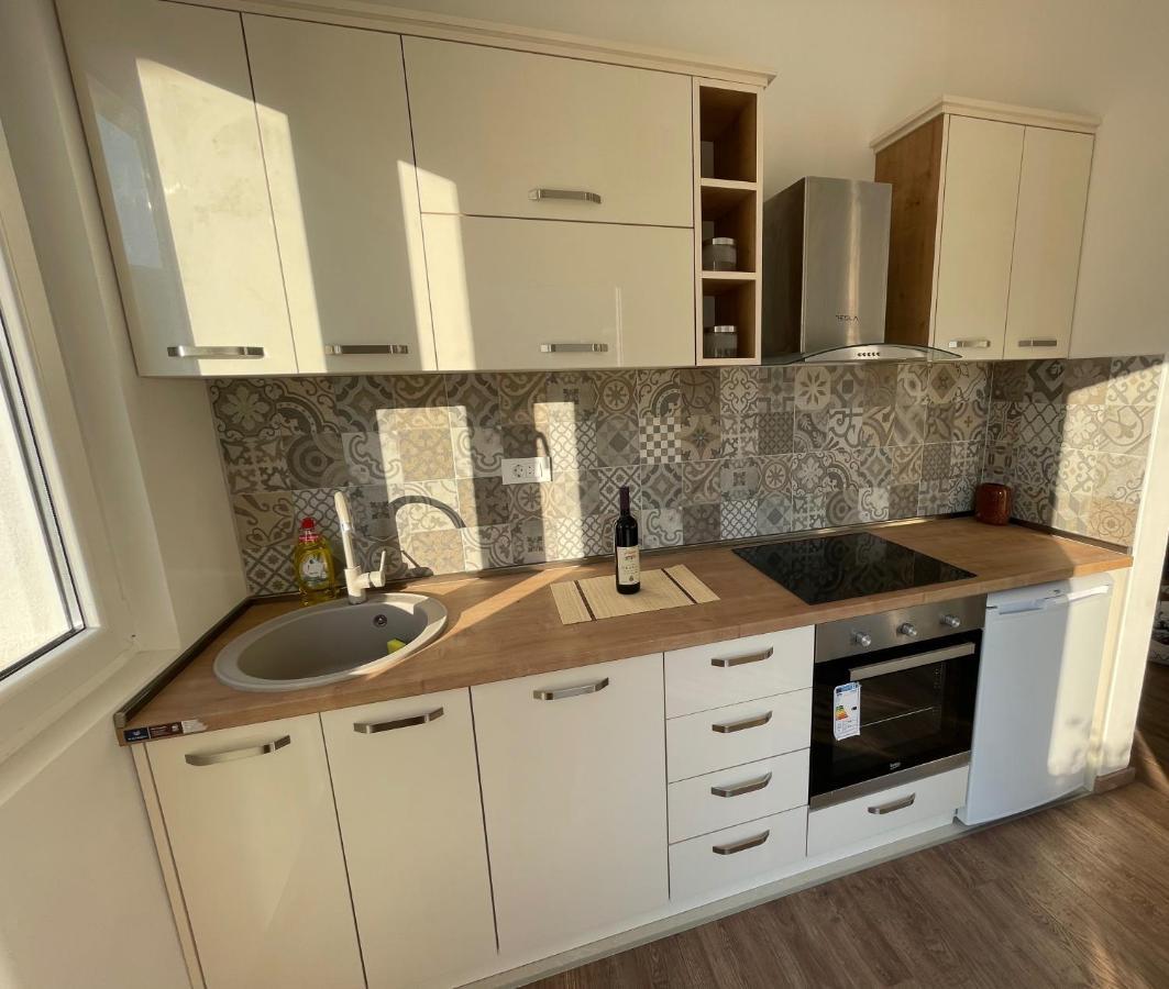 Petivat Gardens Apartment Bagian luar foto