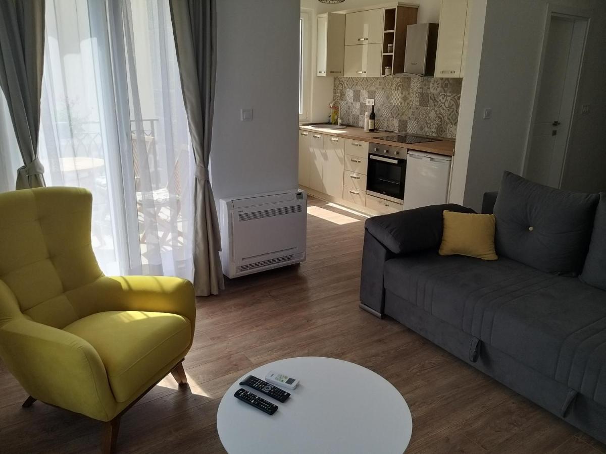Petivat Gardens Apartment Bagian luar foto