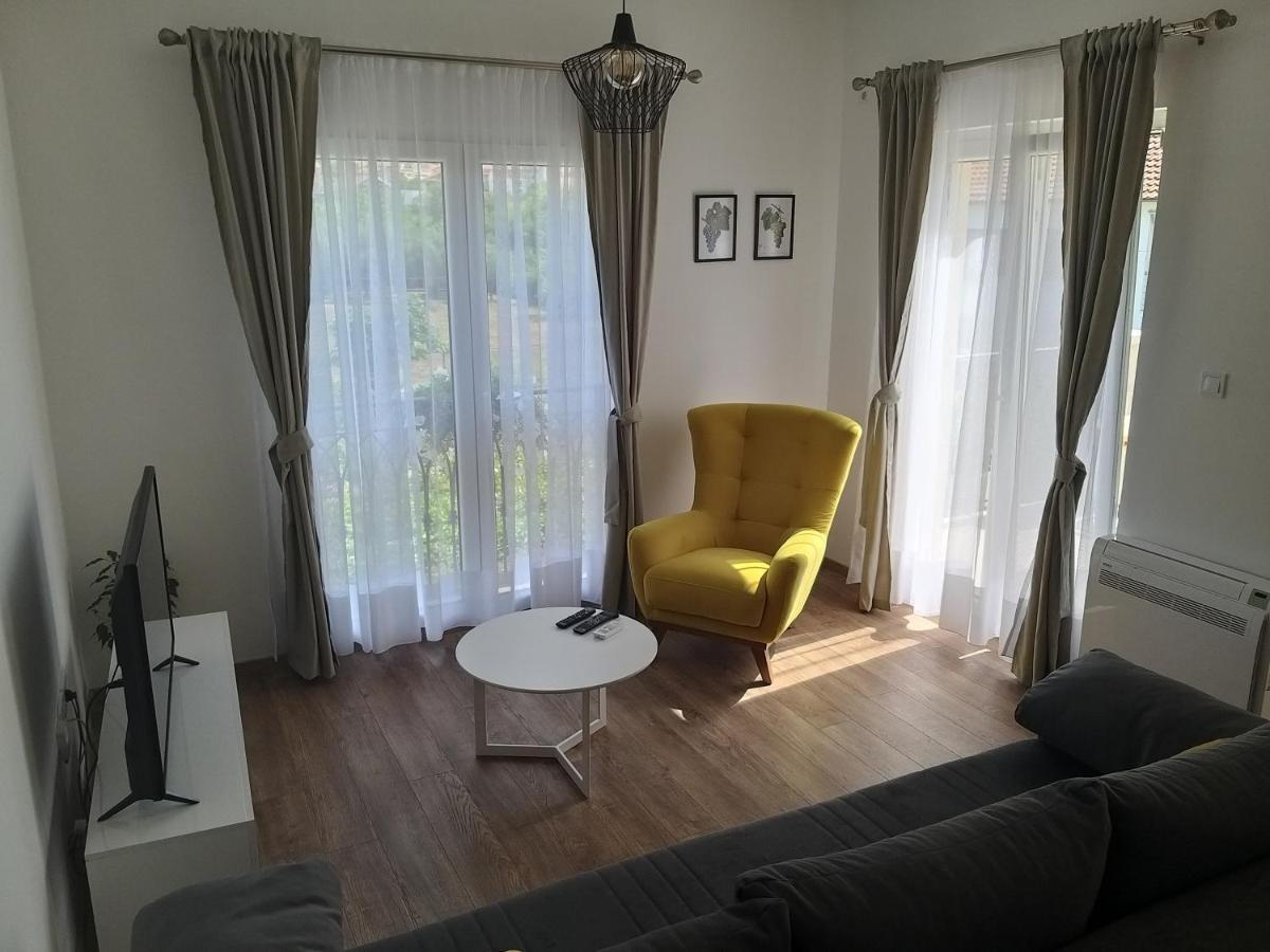 Petivat Gardens Apartment Bagian luar foto