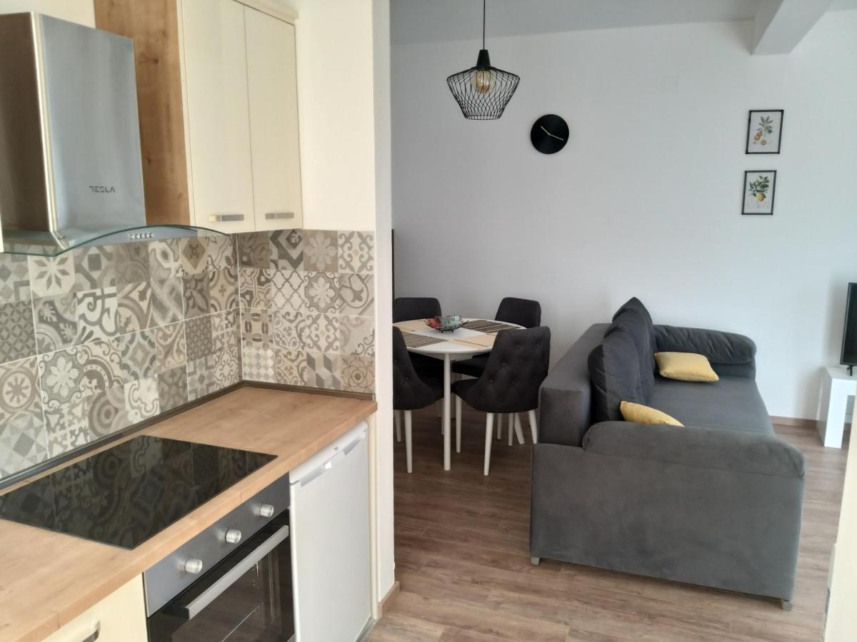 Petivat Gardens Apartment Bagian luar foto