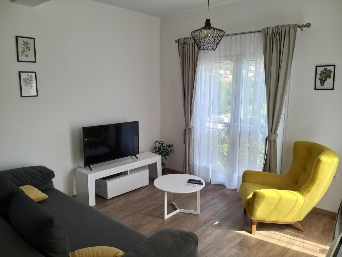 Petivat Gardens Apartment Bagian luar foto