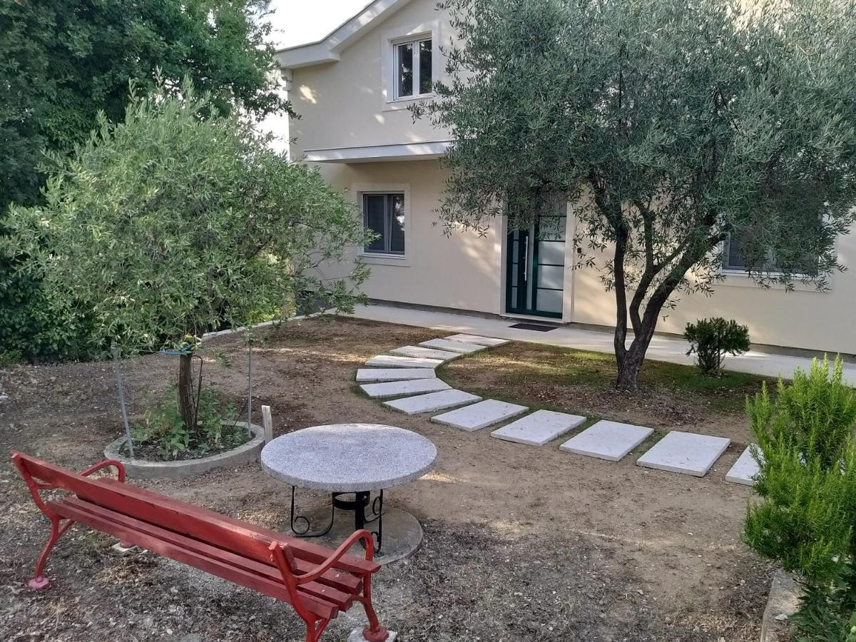 Petivat Gardens Apartment Bagian luar foto