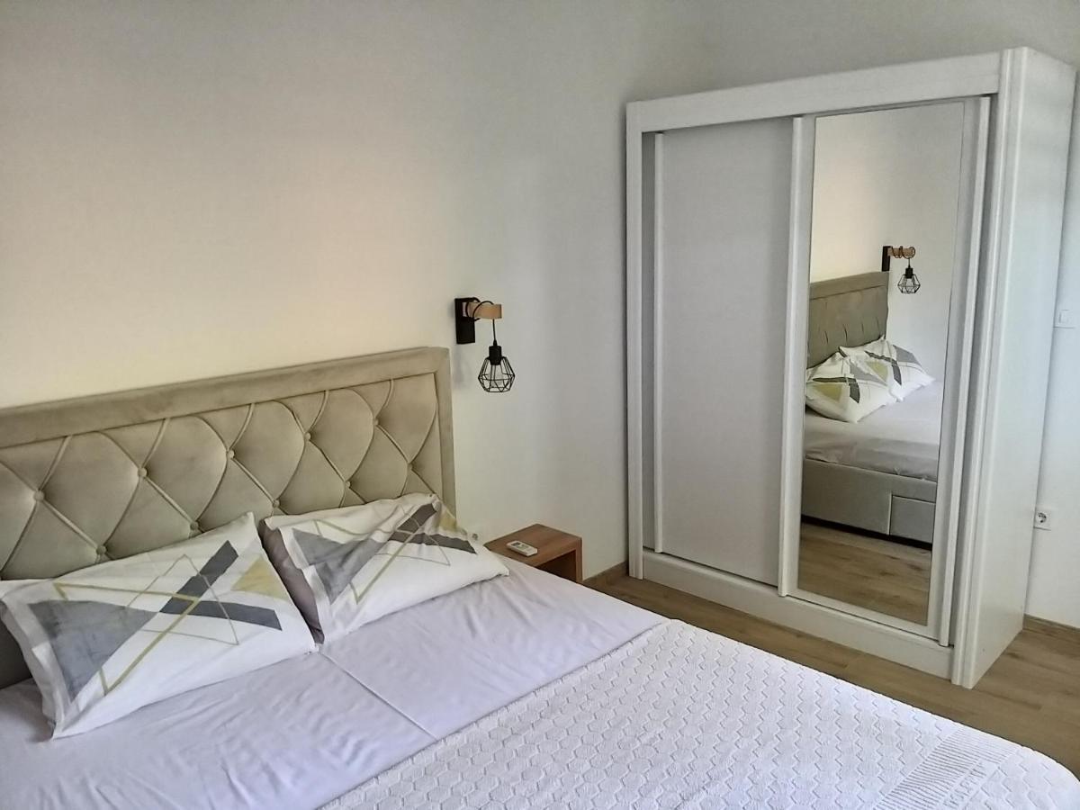 Petivat Gardens Apartment Bagian luar foto