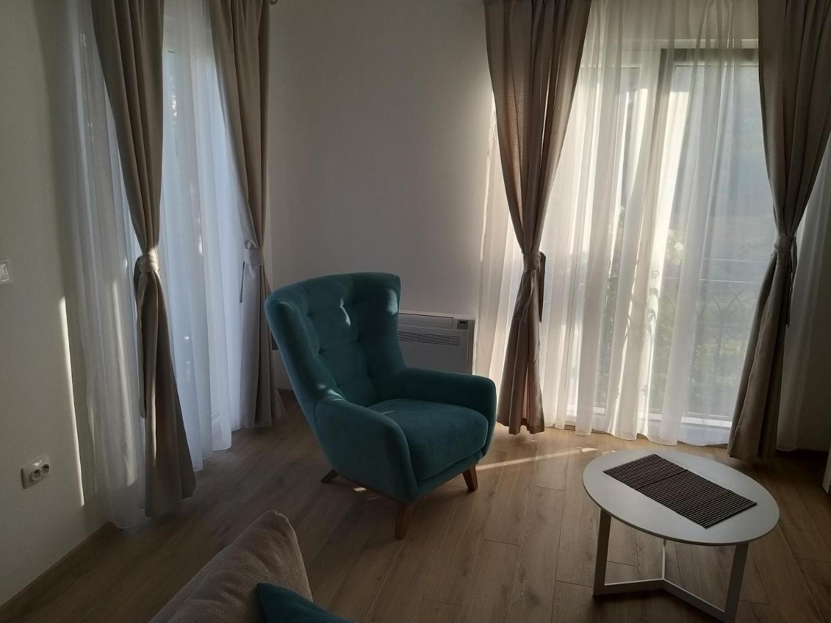 Petivat Gardens Apartment Bagian luar foto