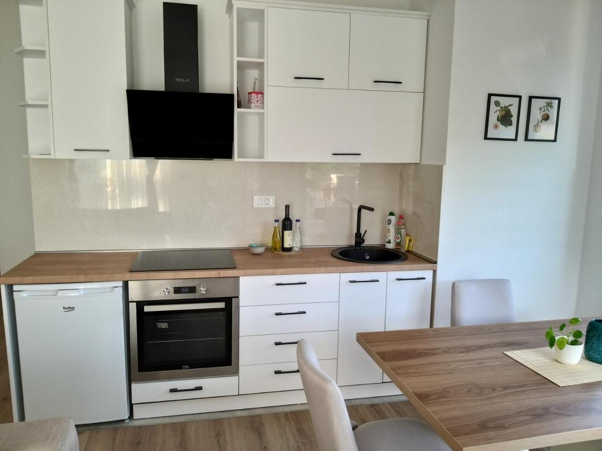Petivat Gardens Apartment Bagian luar foto