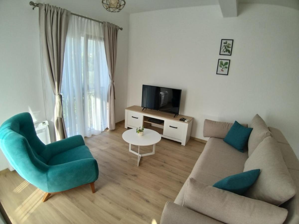 Petivat Gardens Apartment Bagian luar foto