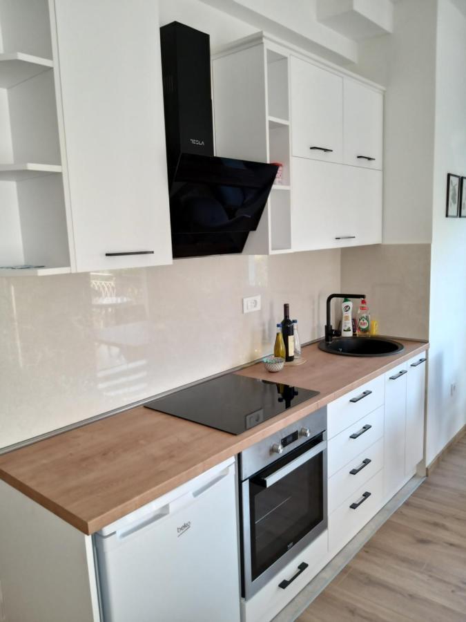 Petivat Gardens Apartment Bagian luar foto