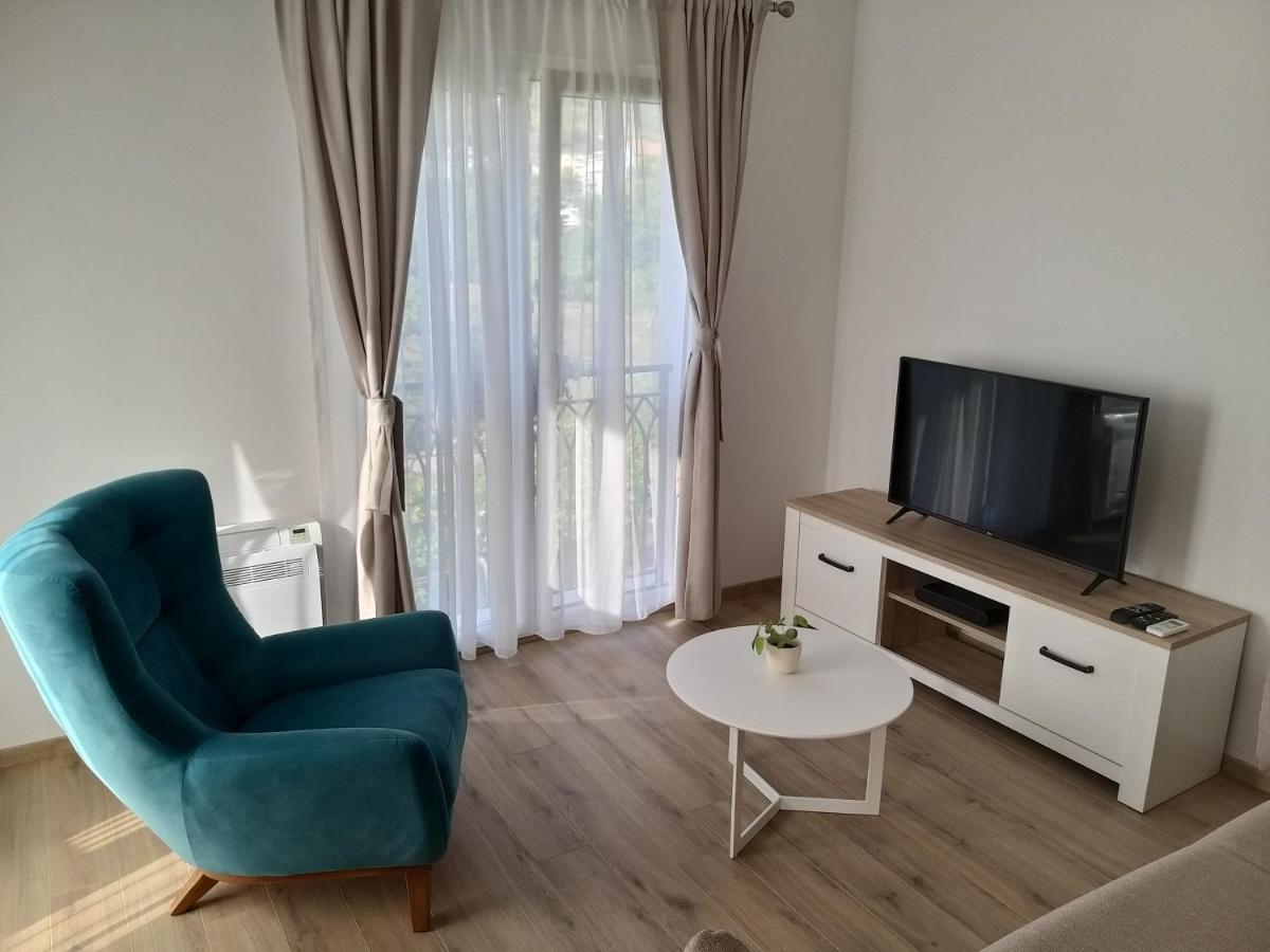 Petivat Gardens Apartment Bagian luar foto