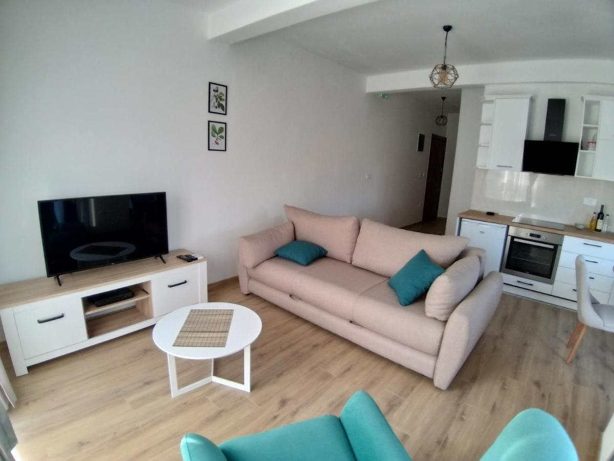 Petivat Gardens Apartment Bagian luar foto