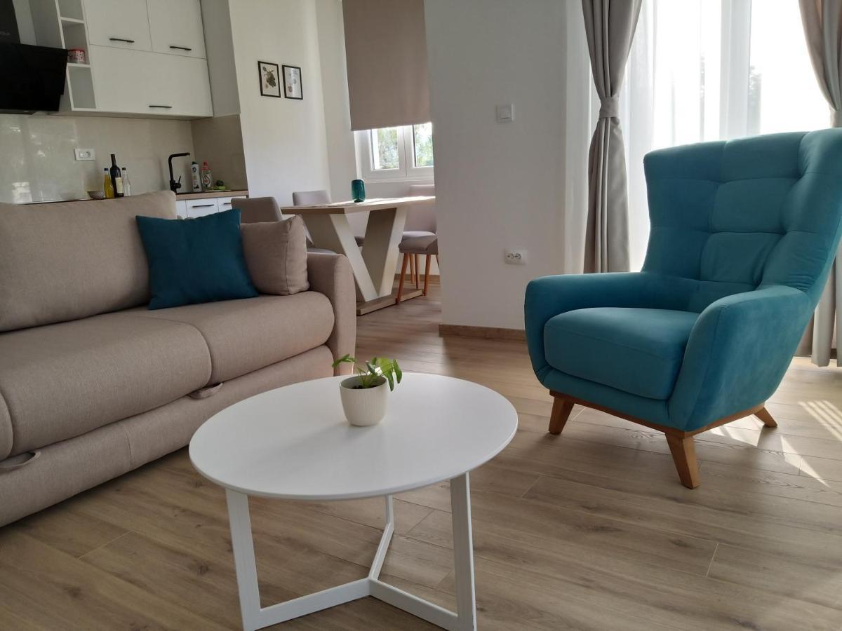 Petivat Gardens Apartment Bagian luar foto