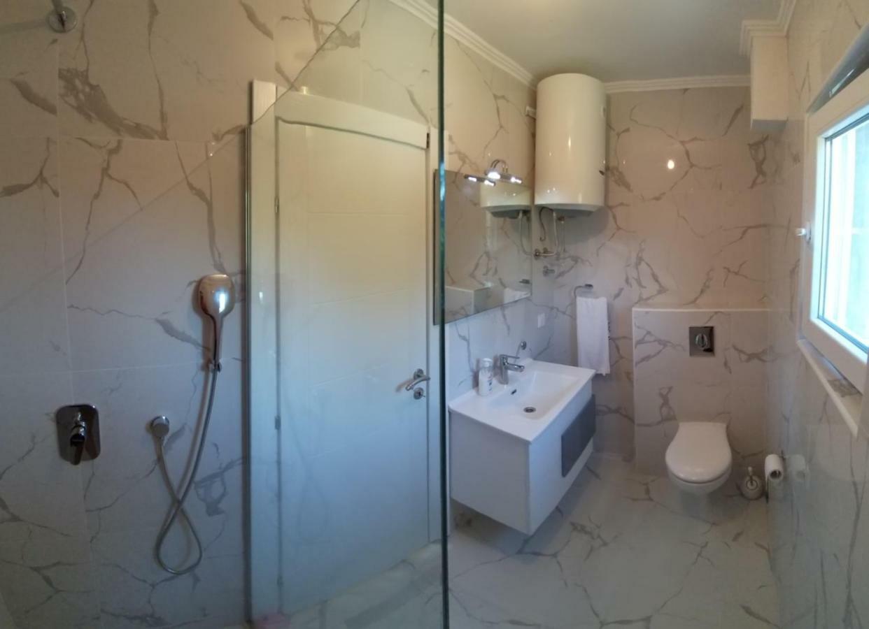 Petivat Gardens Apartment Bagian luar foto