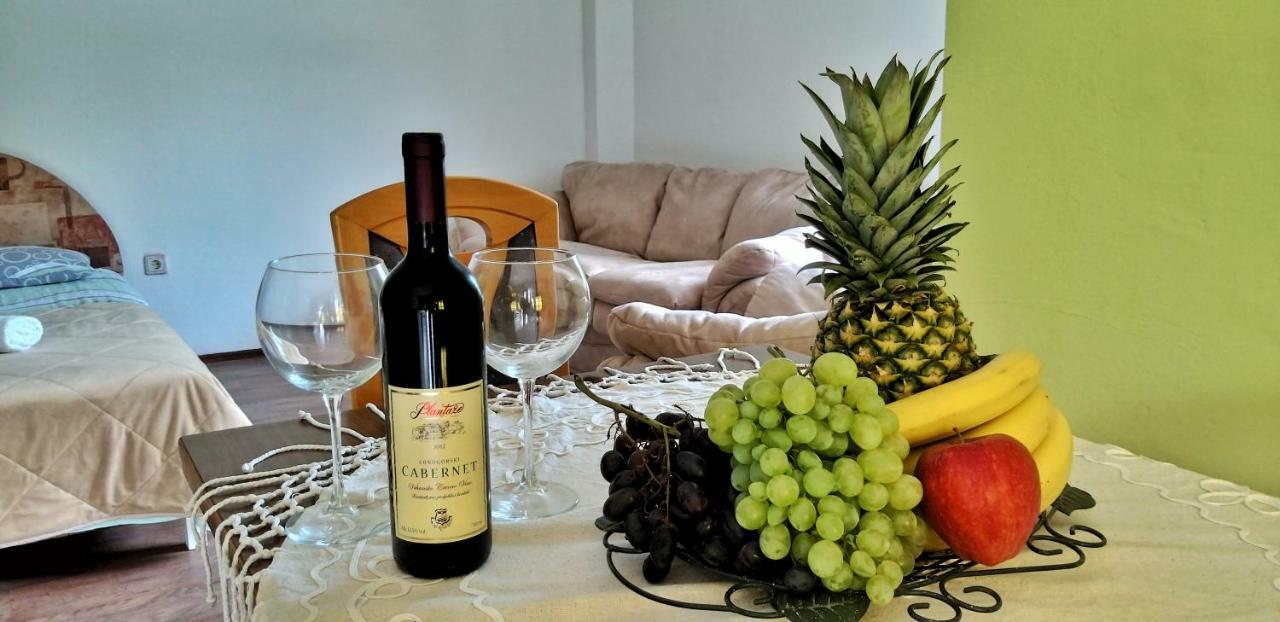 Petivat Gardens Apartment Bagian luar foto